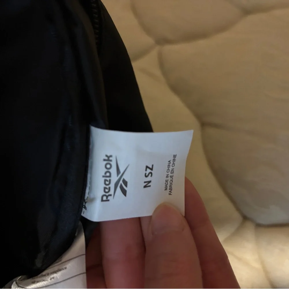 Reebok Black and Gold Gym Bag - Picture 5 of 6